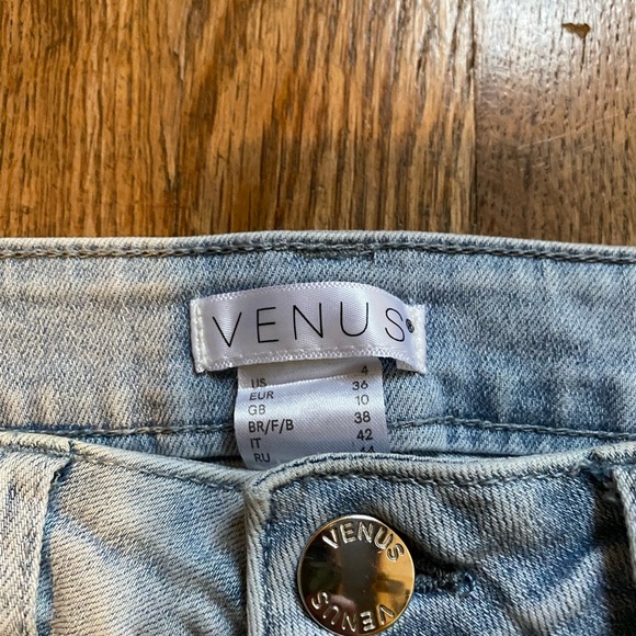 Stylish Light Wash Jeans with Fringe Hem Sparkles Venus Womens Size 4 Pants - Picture 4 of 9